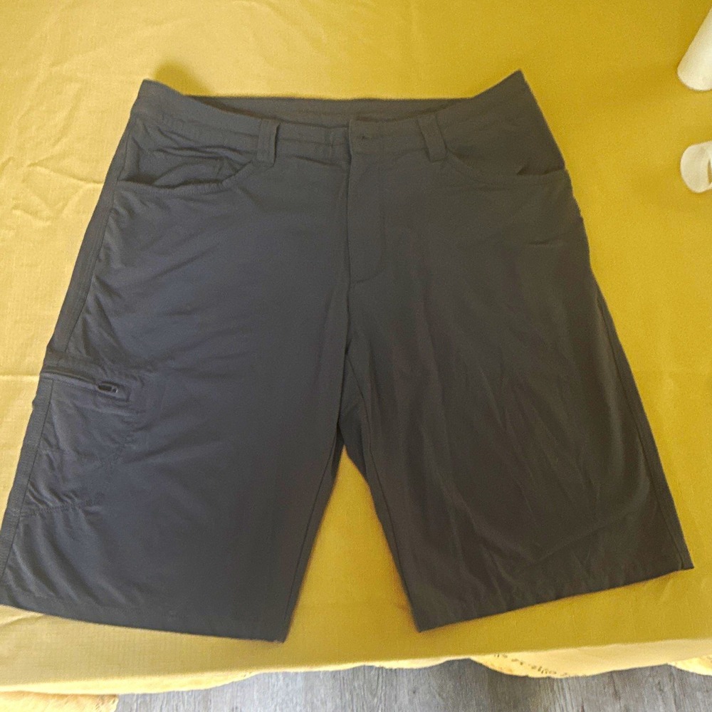 Patagonia Men's Gray Cargo Shorts Solid Flat Front Cargo Pockets Zip Nylon